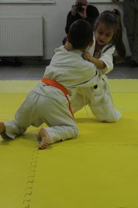 Karate w Andrespolu. Na zdjęciu Zuzanna Wałoszek i Dorian Błaszków